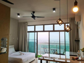 Lovely Studio City View Balcony Palazio Mount Austin by GDRAGON HomeStay